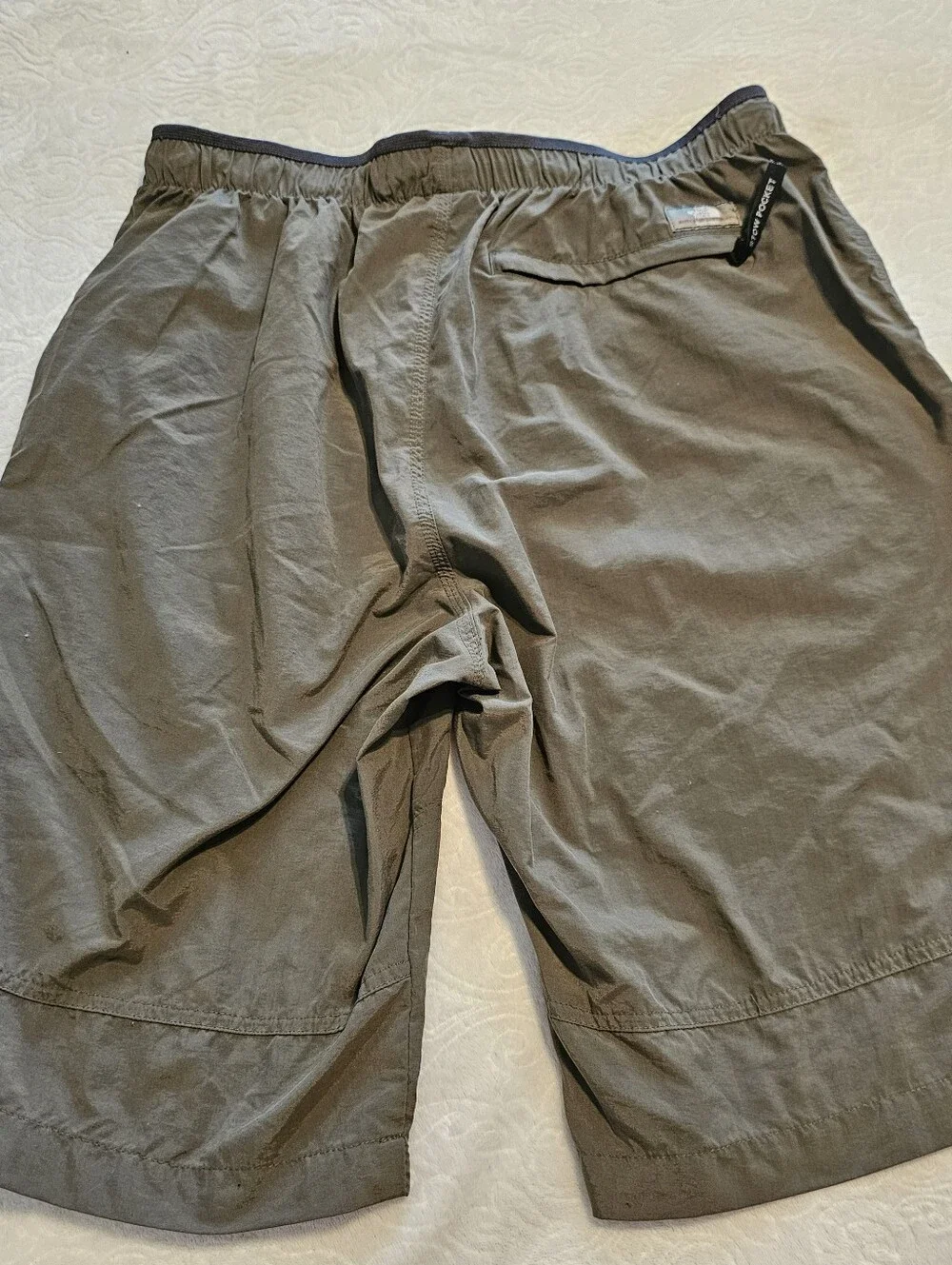 The North Face Men’s Large Hiking Shorts Olive Green Nylon Stow Pocket Packable